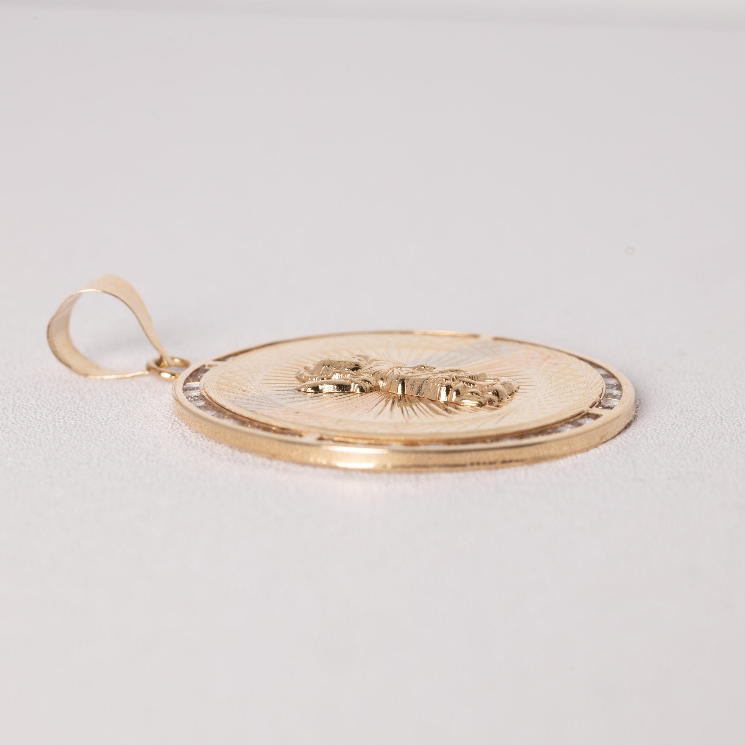 Divino Nino Medallion